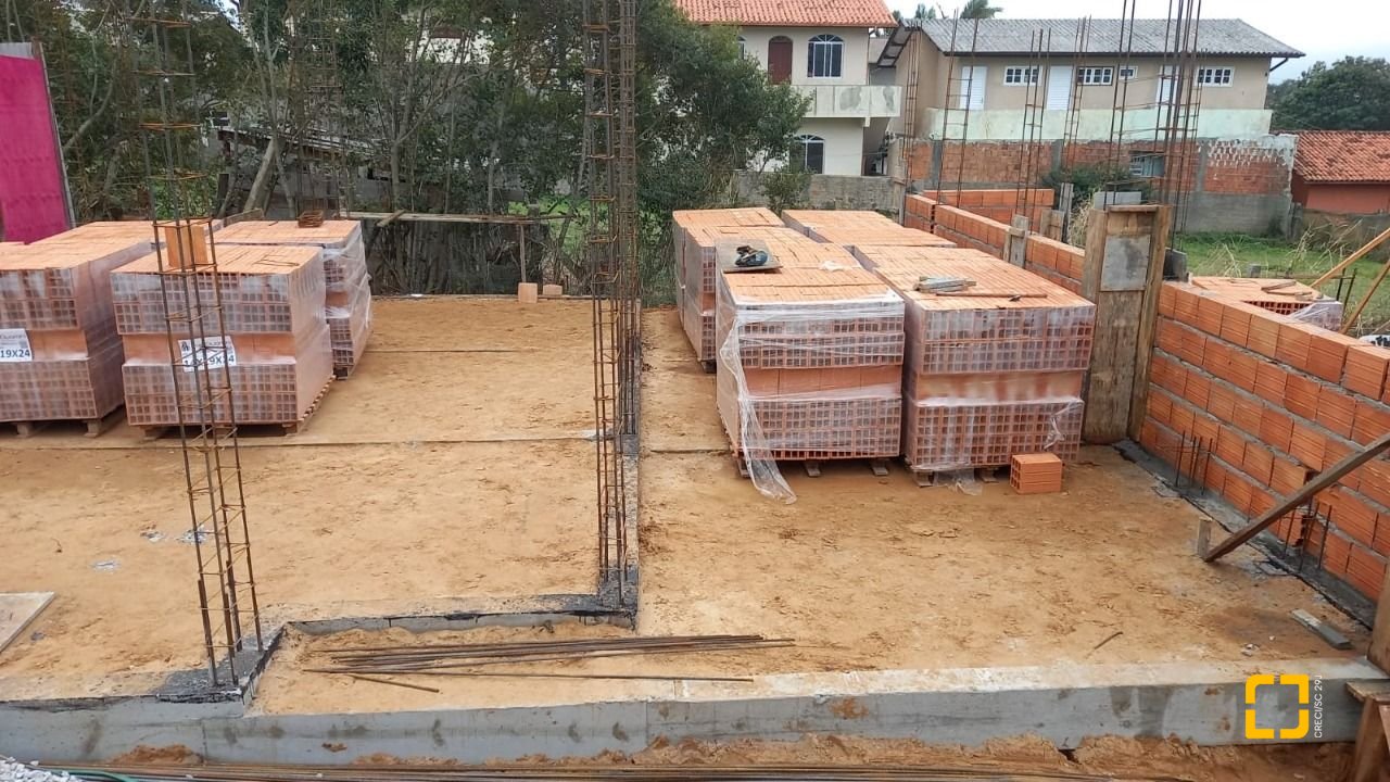 Casa com 113m², 3 quartos (sendo 1 suíte), 2 garagens, no bairro Santinho em Florianópolis
