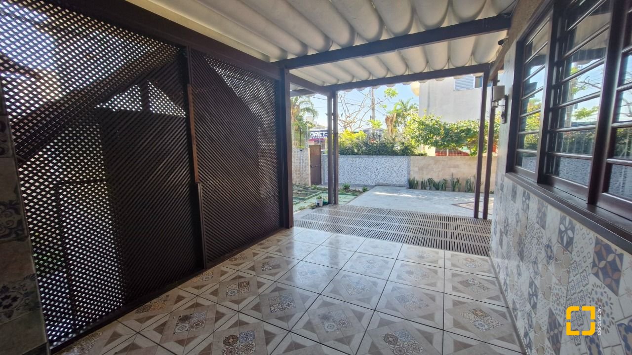 Casa com 367m², 4 quartos, 1 garagem, no bairro Canasvieiras em Florianópolis