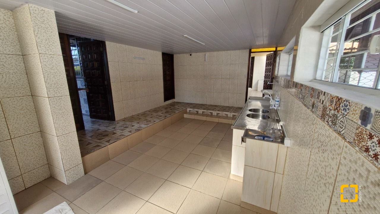 Casa com 367m², 4 quartos, 1 garagem, no bairro Canasvieiras em Florianópolis
