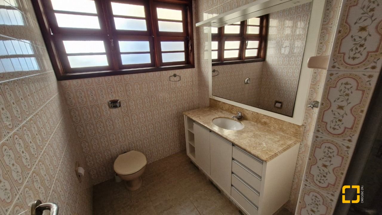 Casa com 367m², 4 quartos, 1 garagem, no bairro Canasvieiras em Florianópolis