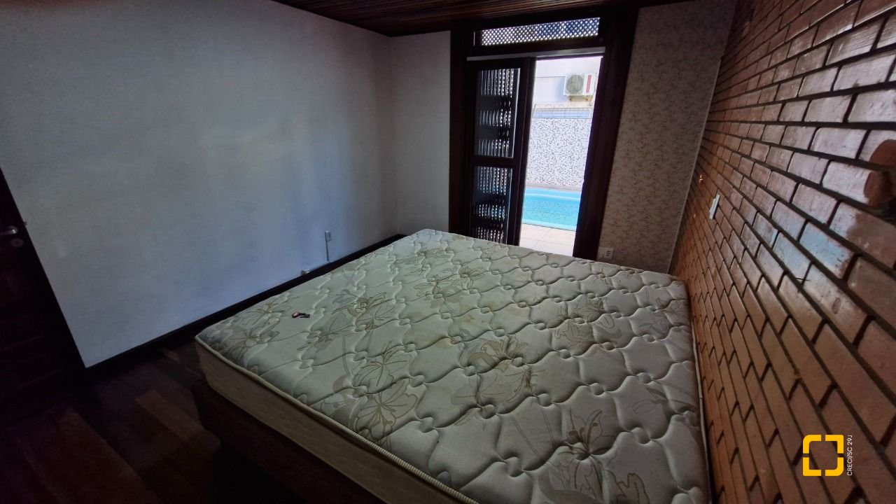 Casa com 367m², 4 quartos, 1 garagem, no bairro Canasvieiras em Florianópolis