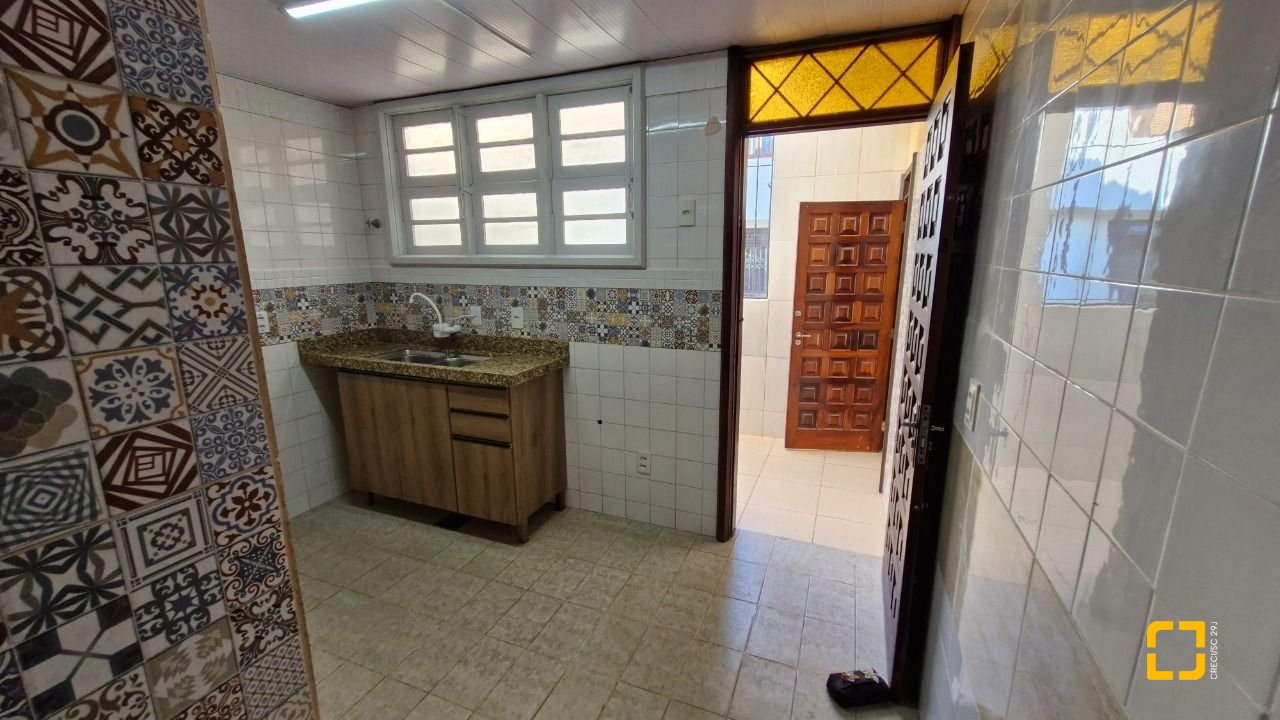Casa com 367m², 4 quartos, 1 garagem, no bairro Canasvieiras em Florianópolis