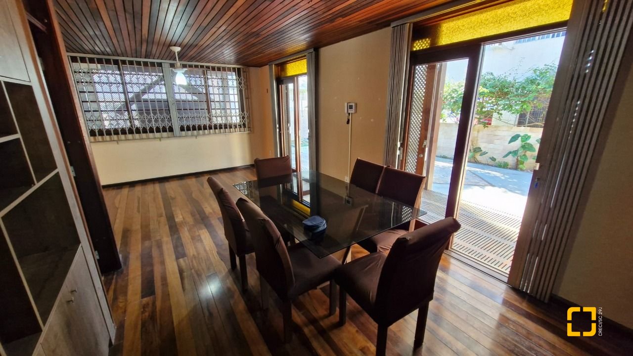 Casa com 367m², 4 quartos, 1 garagem, no bairro Canasvieiras em Florianópolis