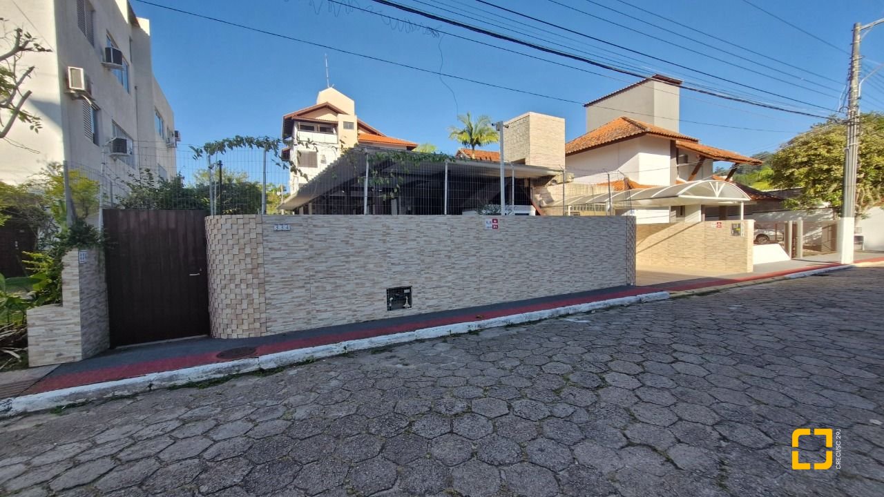 Casa com 367m², 4 quartos, 1 garagem, no bairro Canasvieiras em Florianópolis