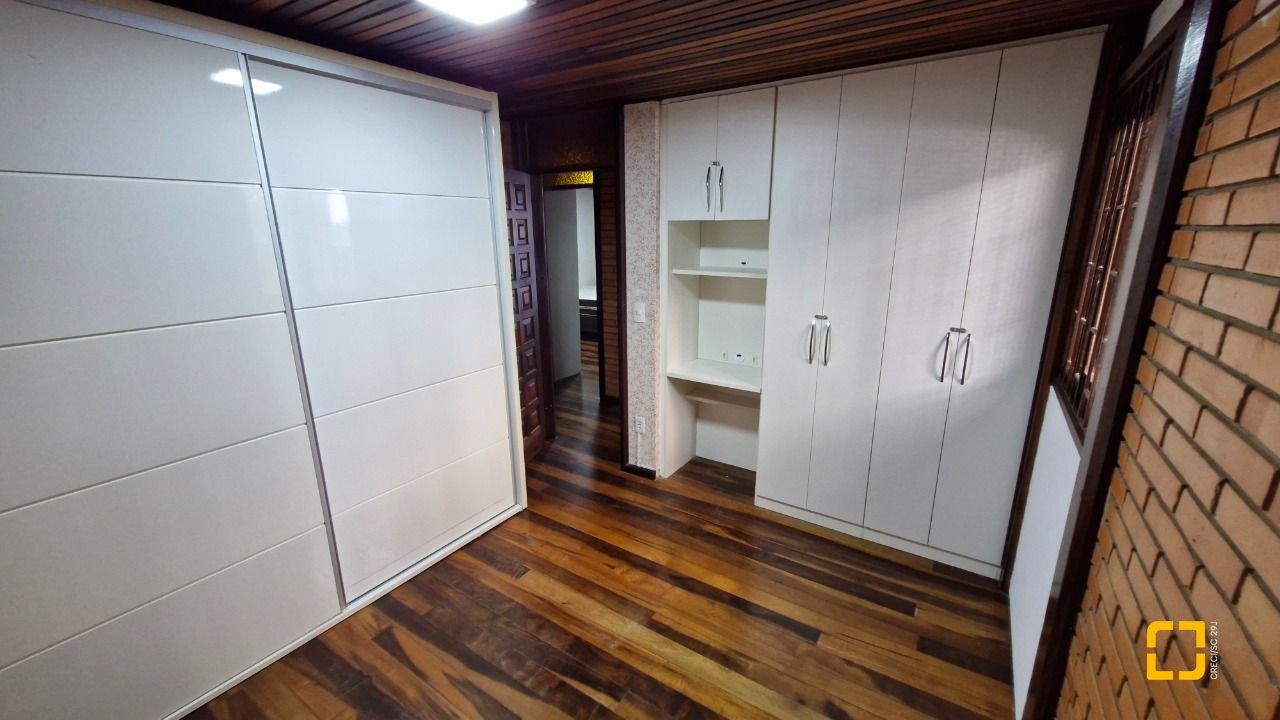 Casa com 367m², 4 quartos, 1 garagem, no bairro Canasvieiras em Florianópolis