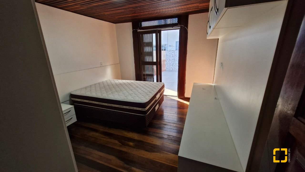 Casa com 367m², 4 quartos, 1 garagem, no bairro Canasvieiras em Florianópolis