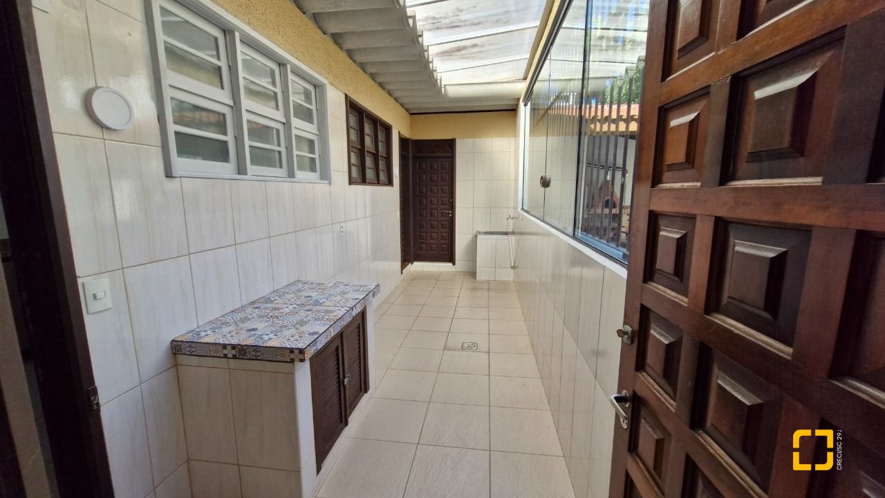 Casa com 367m², 4 quartos, 1 garagem, no bairro Canasvieiras em Florianópolis