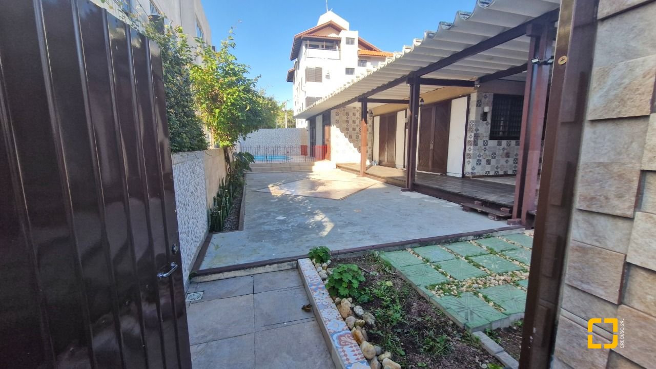 Casa com 367m², 4 quartos, 1 garagem, no bairro Canasvieiras em Florianópolis