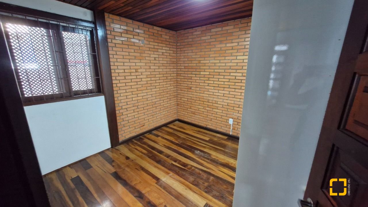 Casa com 367m², 4 quartos, 1 garagem, no bairro Canasvieiras em Florianópolis