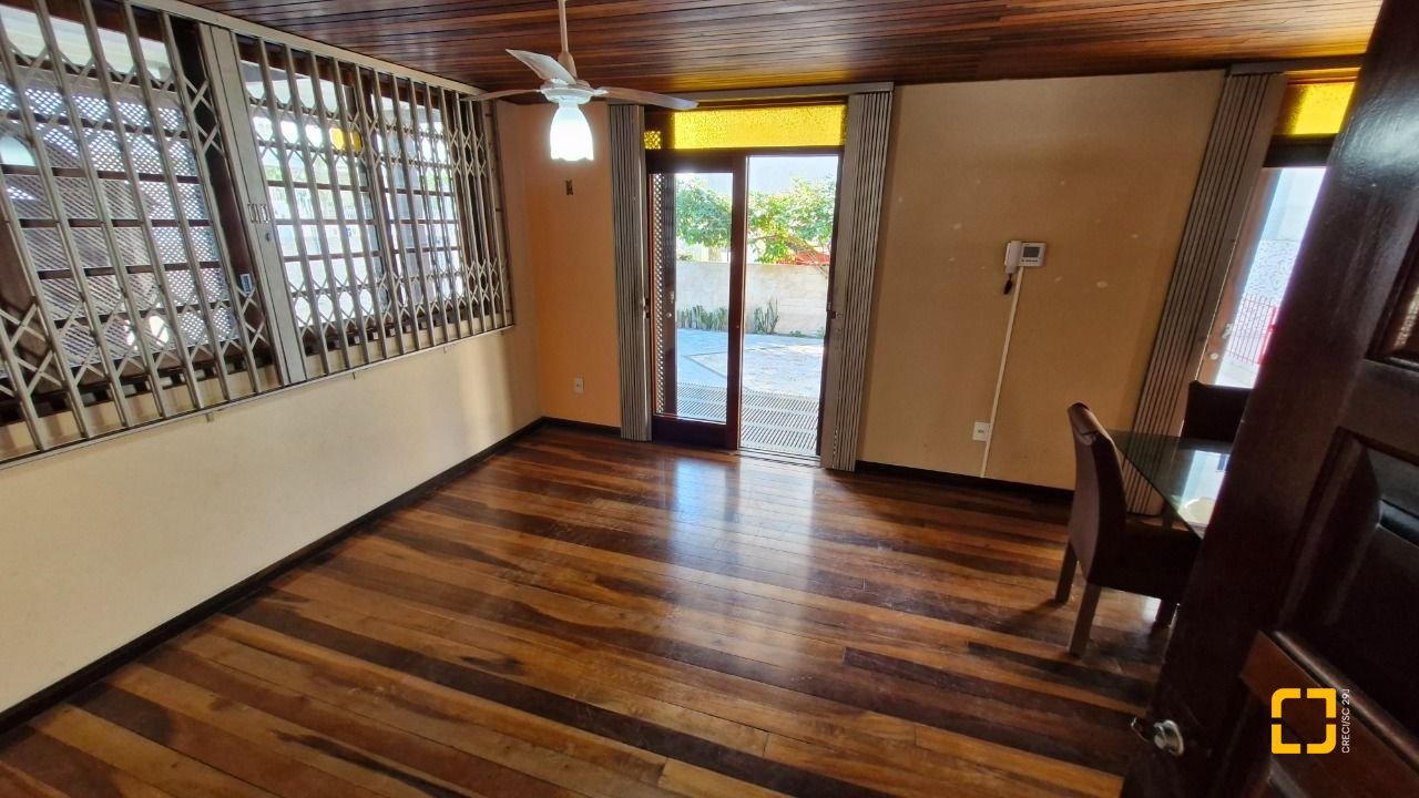 Casa com 367m², 4 quartos, 1 garagem, no bairro Canasvieiras em Florianópolis