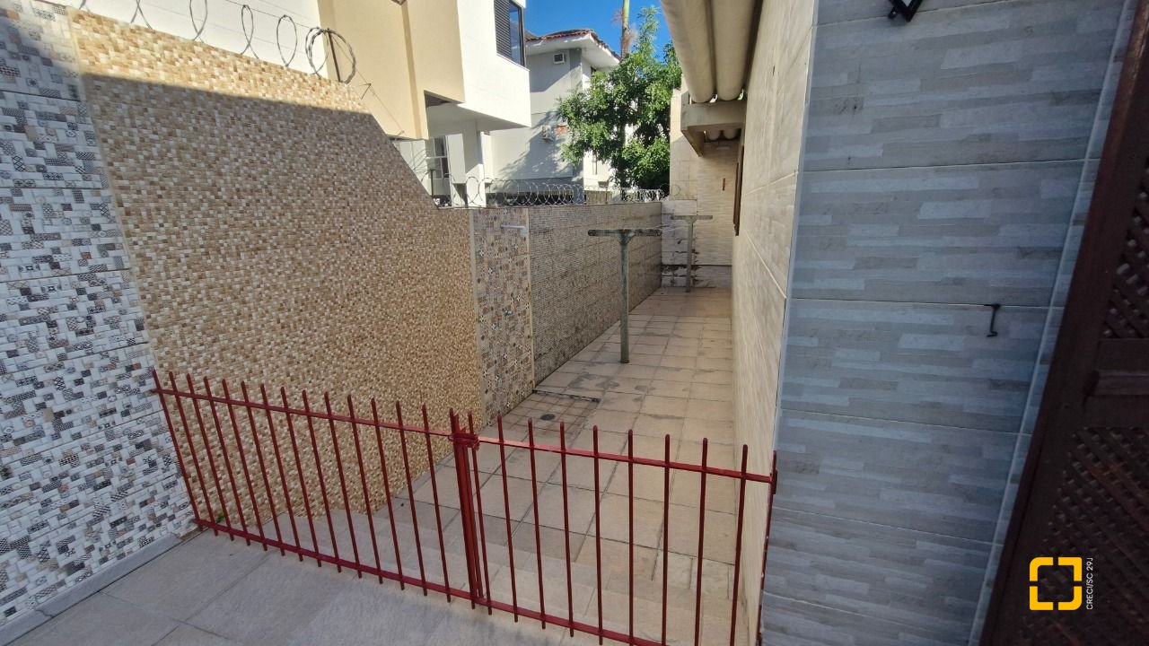 Casa com 367m², 4 quartos, 1 garagem, no bairro Canasvieiras em Florianópolis