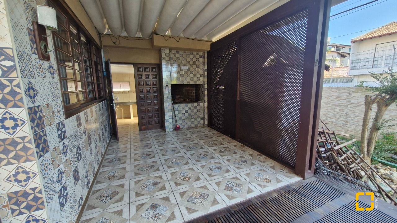 Casa com 367m², 4 quartos, 1 garagem, no bairro Canasvieiras em Florianópolis