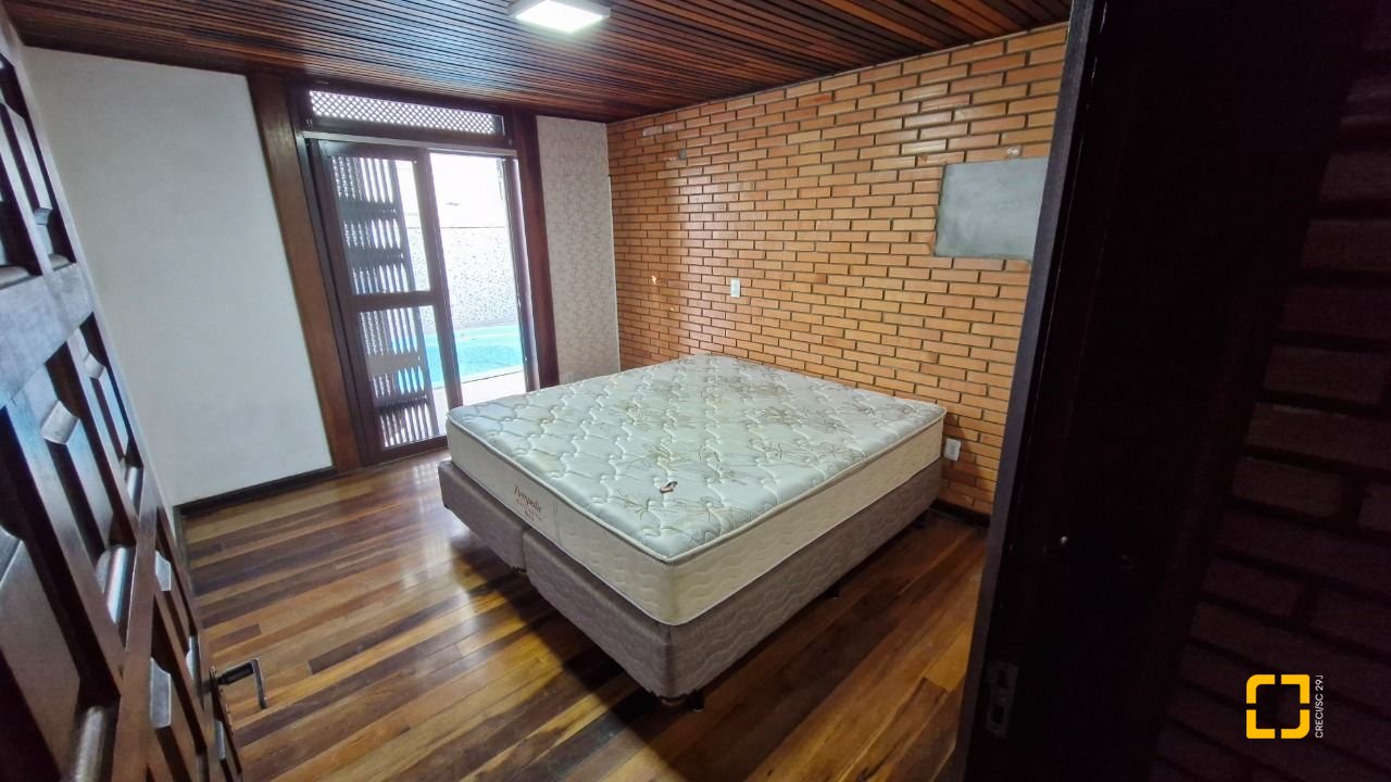 Casa com 367m², 4 quartos, 1 garagem, no bairro Canasvieiras em Florianópolis