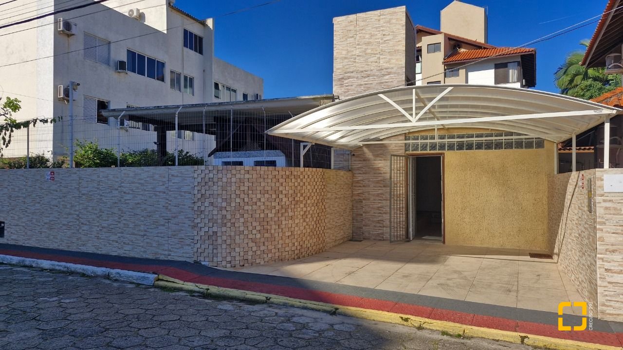 Casa com 367m², 4 quartos, 1 garagem, no bairro Canasvieiras em Florianópolis