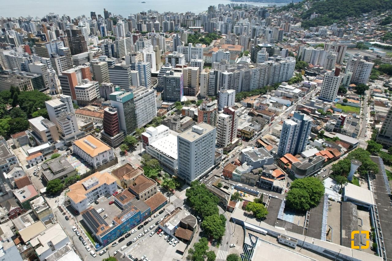 Apartamento com 46m², 2 quartos, no bairro Centro em Florianópolis