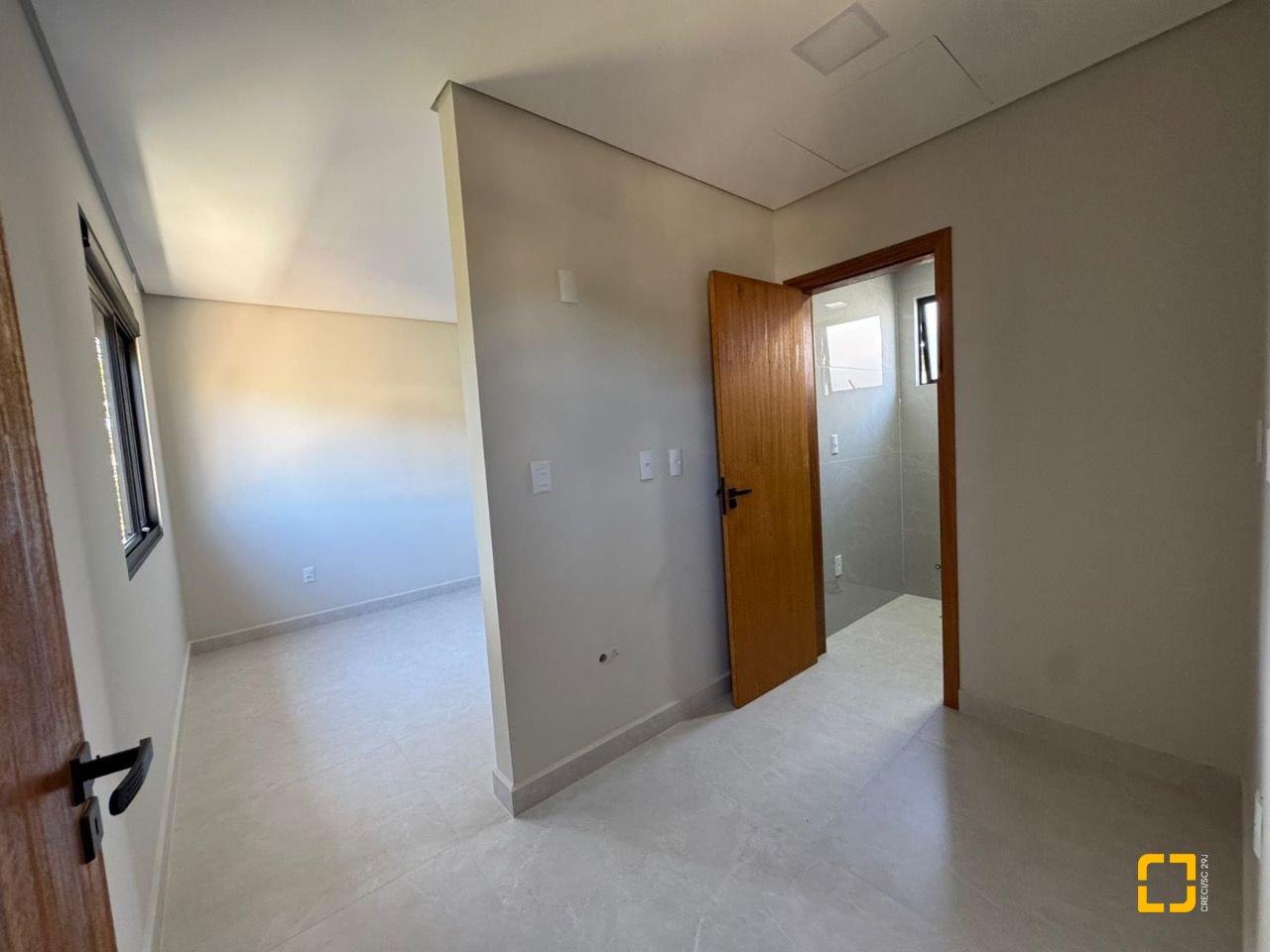 Casa com 135m², 5 quartos (sendo 1 suíte), 2 garagens, no bairro Rio Vermelho em Florianópolis