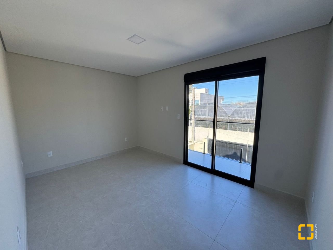 Casa com 135m², 5 quartos (sendo 1 suíte), 2 garagens, no bairro Rio Vermelho em Florianópolis