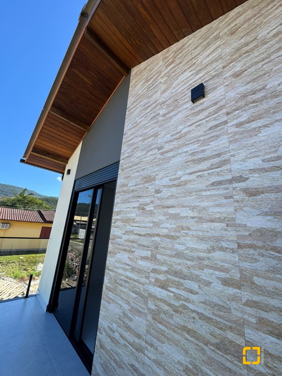 Casa com 135m², 5 quartos (sendo 1 suíte), 2 garagens, no bairro Rio Vermelho em Florianópolis