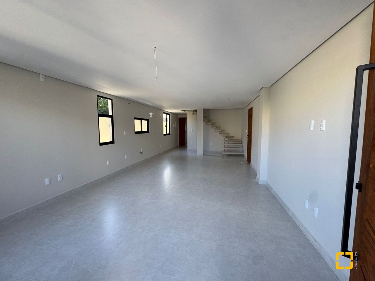Casa com 135m², 5 quartos (sendo 1 suíte), 2 garagens, no bairro Rio Vermelho em Florianópolis