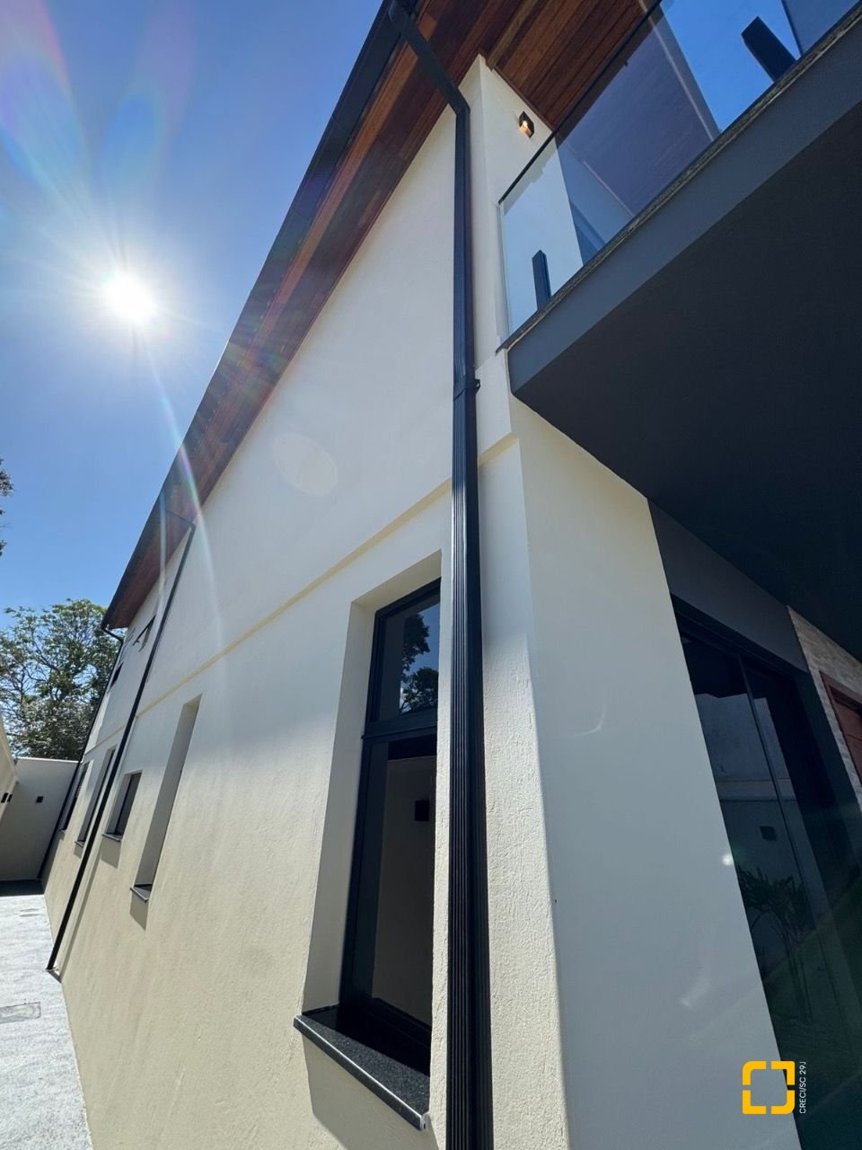 Casa com 135m², 5 quartos (sendo 1 suíte), 2 garagens, no bairro Rio Vermelho em Florianópolis