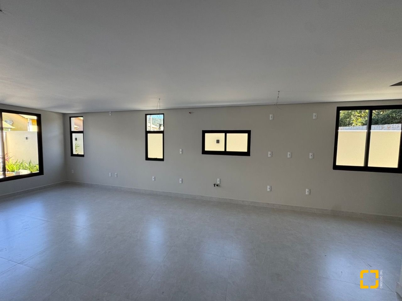 Casa com 135m², 5 quartos (sendo 1 suíte), 2 garagens, no bairro Rio Vermelho em Florianópolis