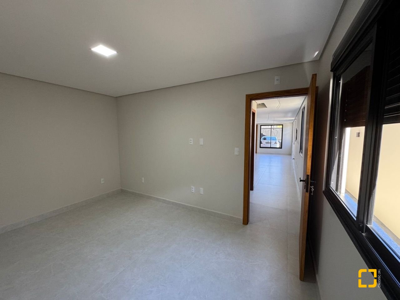 Casa com 135m², 5 quartos (sendo 1 suíte), 2 garagens, no bairro Rio Vermelho em Florianópolis