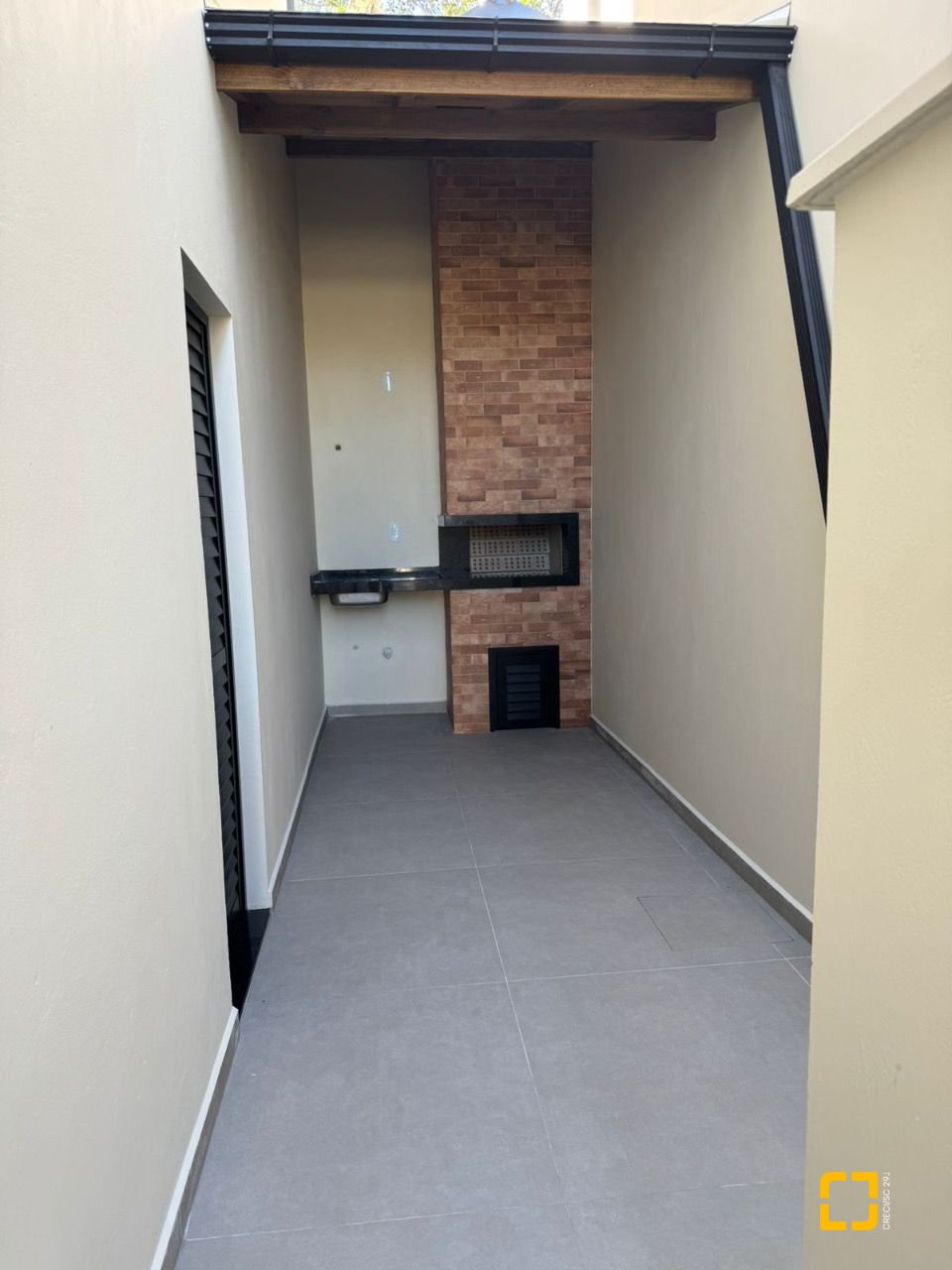 Casa com 135m², 5 quartos (sendo 1 suíte), 2 garagens, no bairro Rio Vermelho em Florianópolis