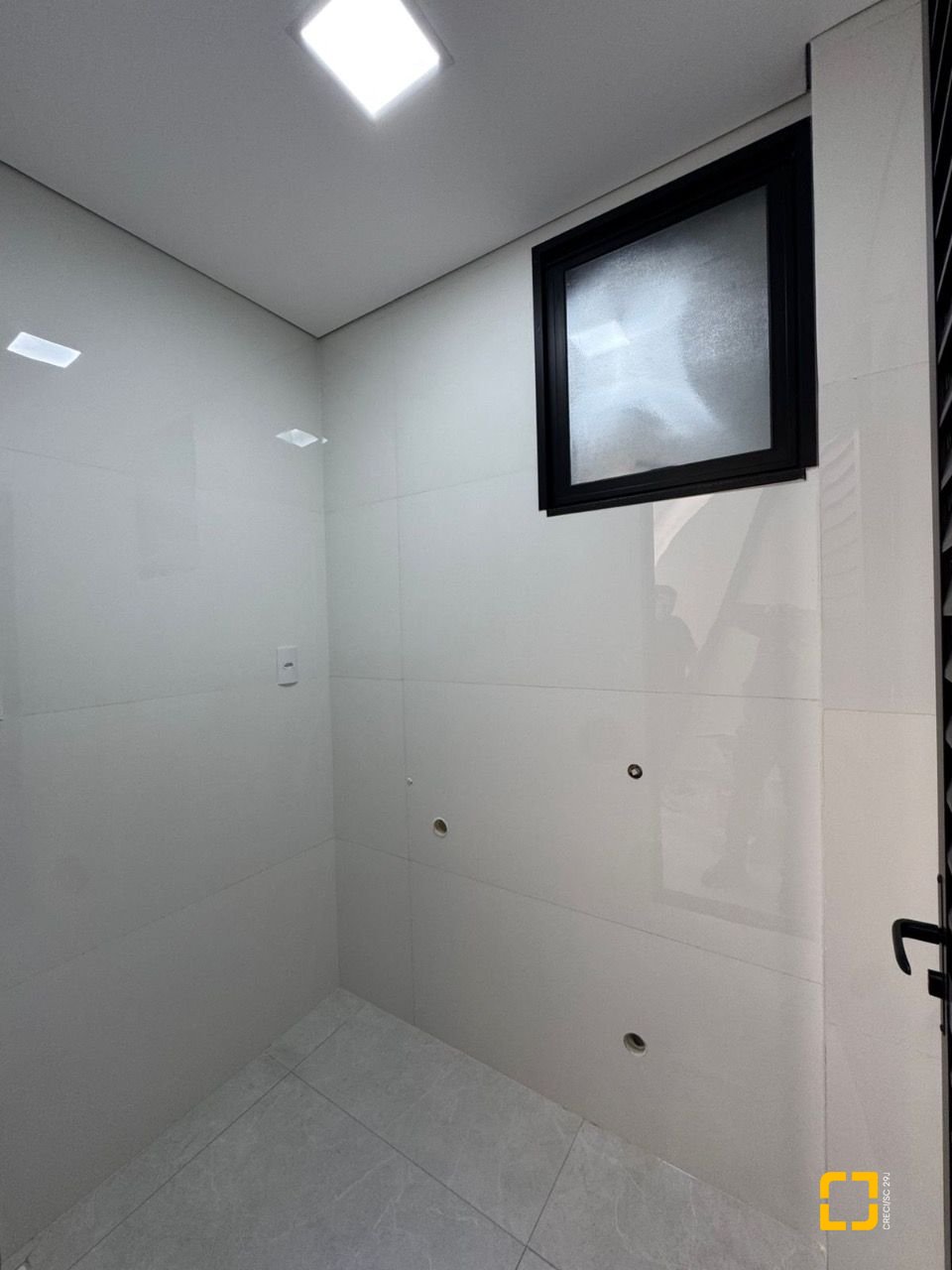 Casa com 135m², 5 quartos (sendo 1 suíte), 2 garagens, no bairro Rio Vermelho em Florianópolis