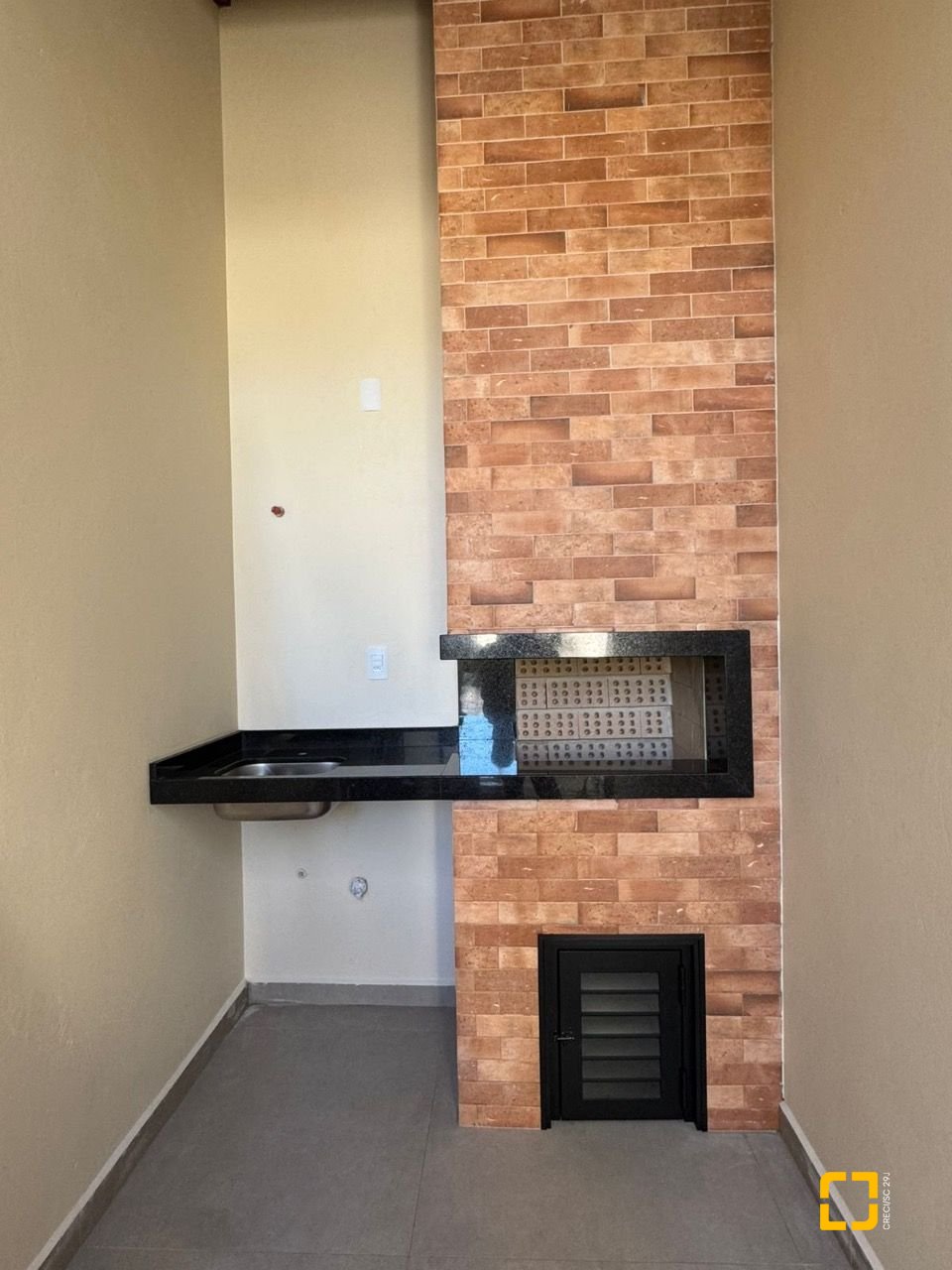Casa com 135m², 5 quartos (sendo 1 suíte), 2 garagens, no bairro Rio Vermelho em Florianópolis
