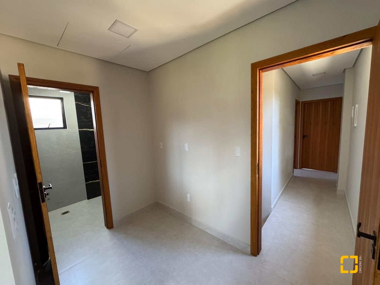 Casa com 135m², 5 quartos (sendo 1 suíte), 2 garagens, no bairro Rio Vermelho em Florianópolis
