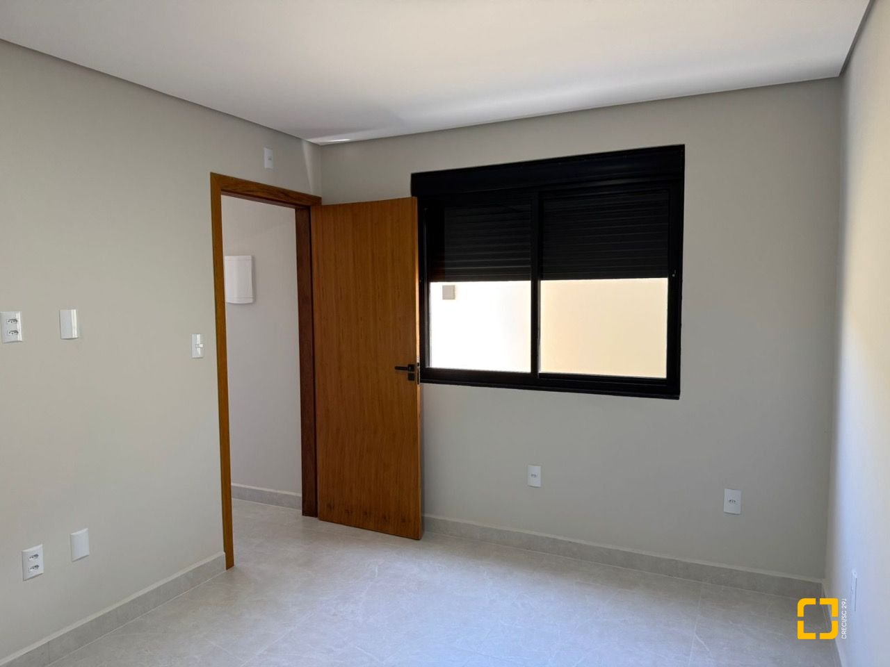 Casa com 135m², 5 quartos (sendo 1 suíte), 2 garagens, no bairro Rio Vermelho em Florianópolis