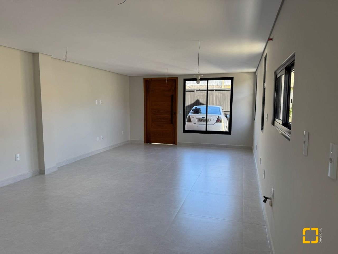Casa com 135m², 5 quartos (sendo 1 suíte), 2 garagens, no bairro Rio Vermelho em Florianópolis