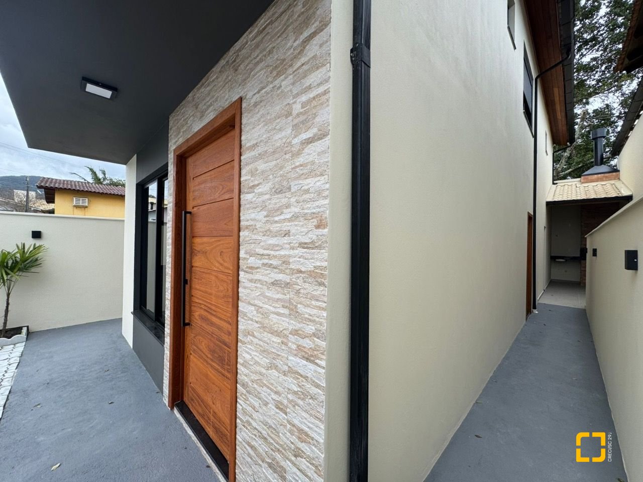 Casa com 135m², 5 quartos (sendo 1 suíte), 2 garagens, no bairro Rio Vermelho em Florianópolis