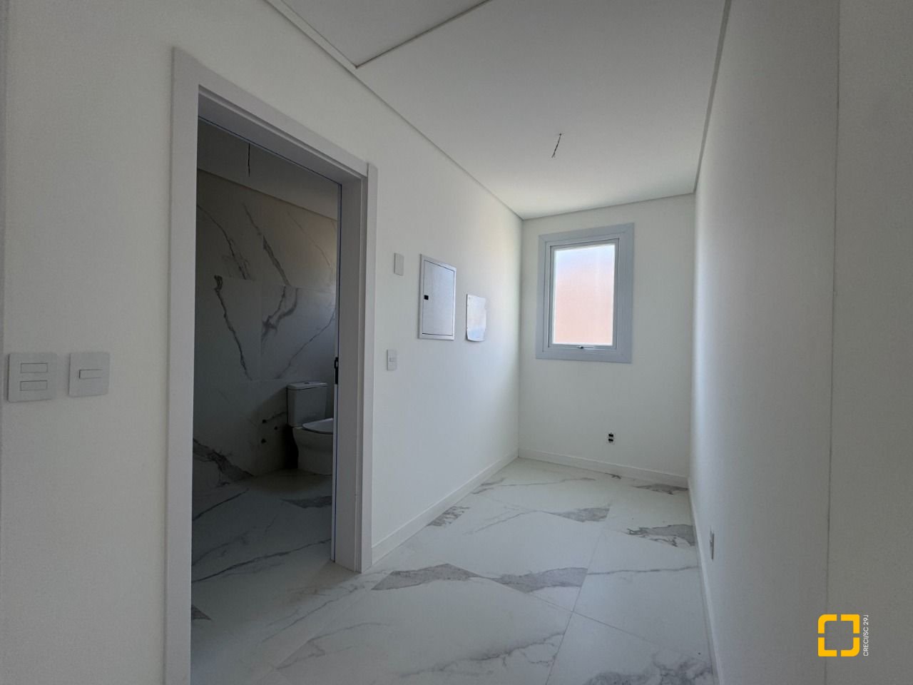 Casa de Condomínio com 360m², 8 quartos (sendo 4 suítes), 4 garagens, no bairro Ingleses em Florianópolis