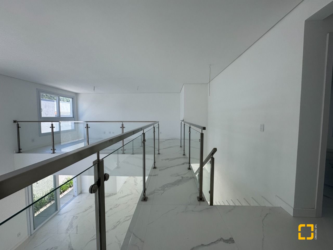 Casa de Condomínio com 360m², 8 quartos (sendo 4 suítes), 4 garagens, no bairro Ingleses em Florianópolis
