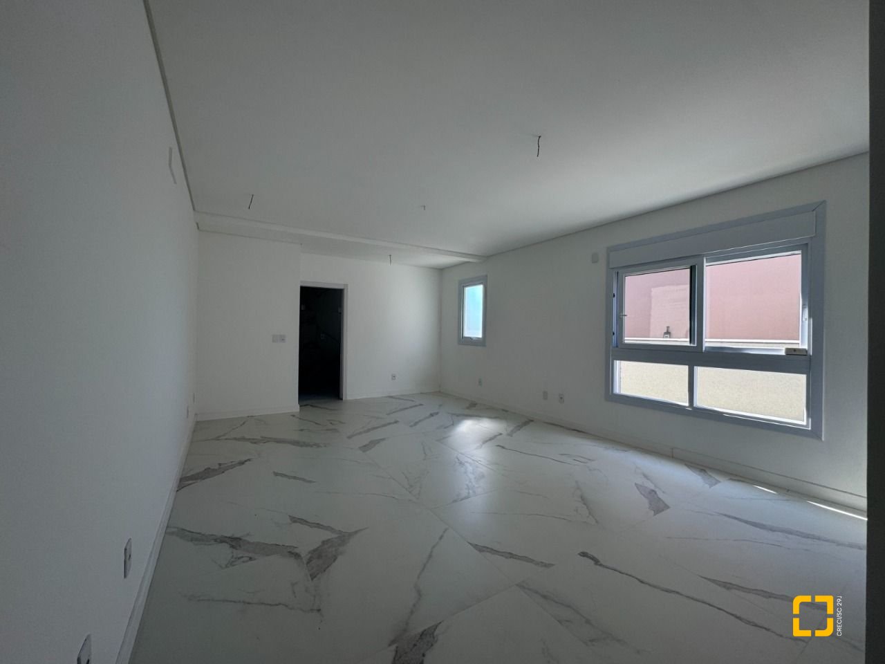 Casa de Condomínio com 360m², 8 quartos (sendo 4 suítes), 4 garagens, no bairro Ingleses em Florianópolis