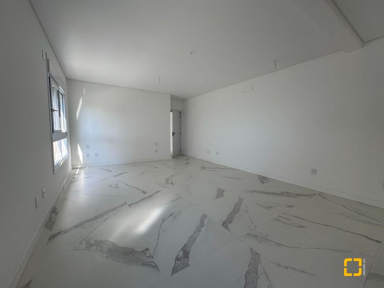 Casa de Condomínio com 360m², 8 quartos (sendo 4 suítes), 4 garagens, no bairro Ingleses em Florianópolis