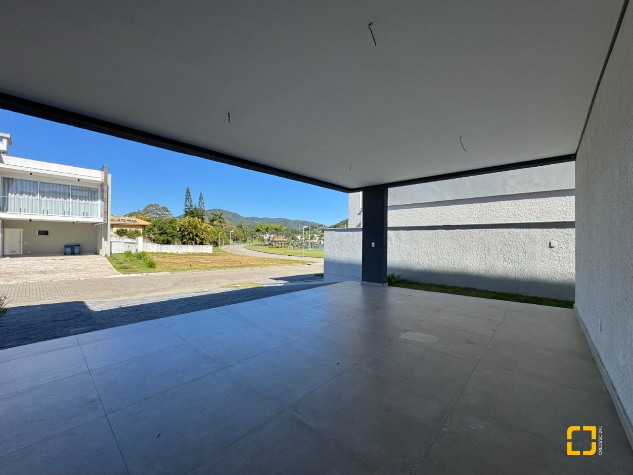 Casa de Condomínio com 360m², 8 quartos (sendo 4 suítes), 4 garagens, no bairro Ingleses em Florianópolis