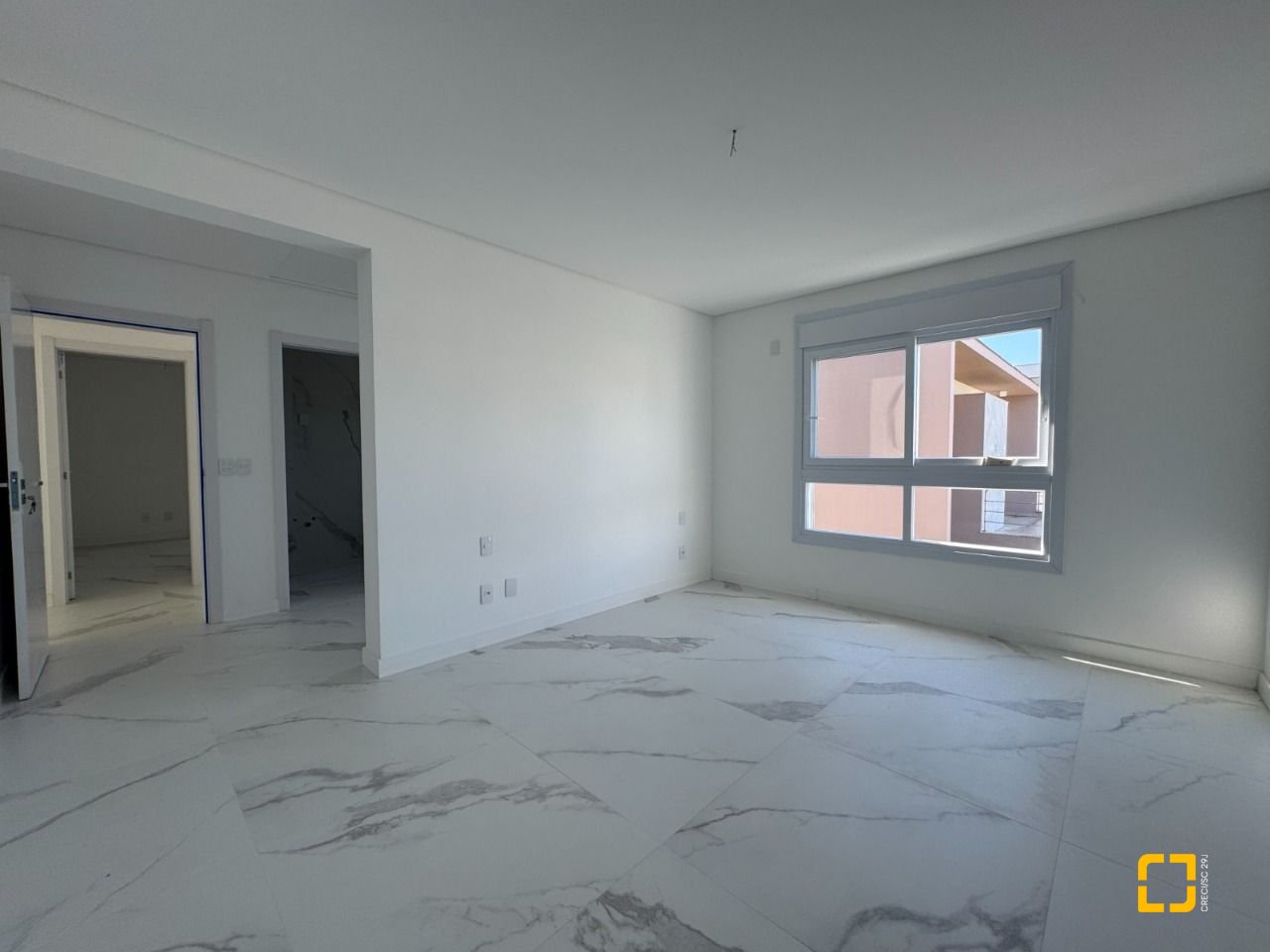 Casa de Condomínio com 360m², 8 quartos (sendo 4 suítes), 4 garagens, no bairro Ingleses em Florianópolis