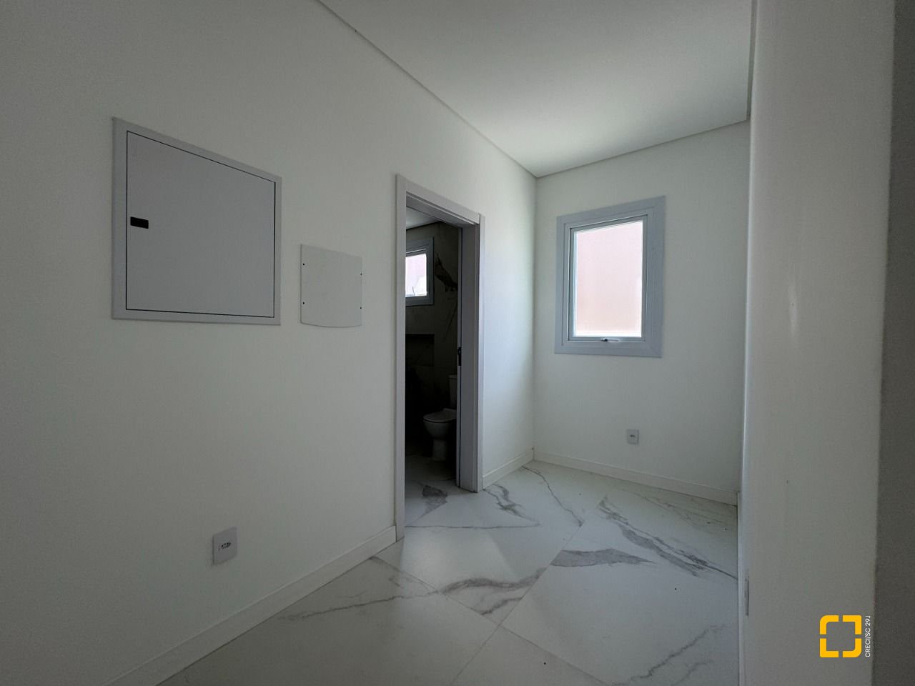 Casa de Condomínio com 360m², 8 quartos (sendo 4 suítes), 4 garagens, no bairro Ingleses em Florianópolis