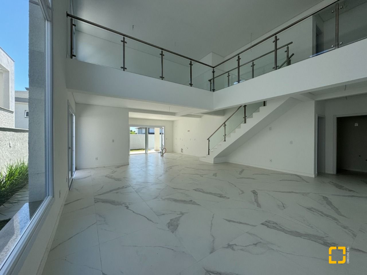 Casa de Condomínio com 360m², 8 quartos (sendo 4 suítes), 4 garagens, no bairro Ingleses em Florianópolis