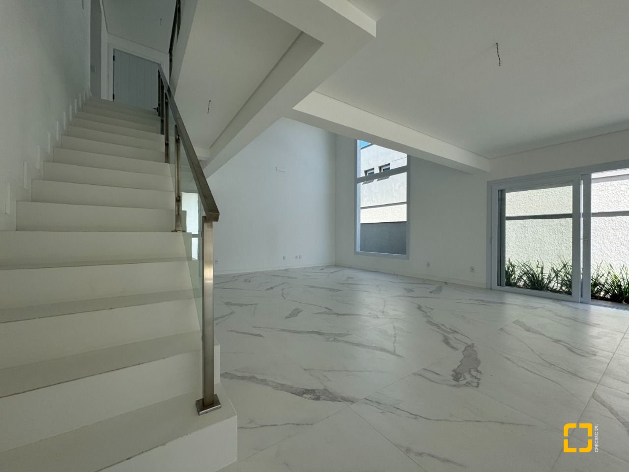 Casa de Condomínio com 360m², 8 quartos (sendo 4 suítes), 4 garagens, no bairro Ingleses em Florianópolis