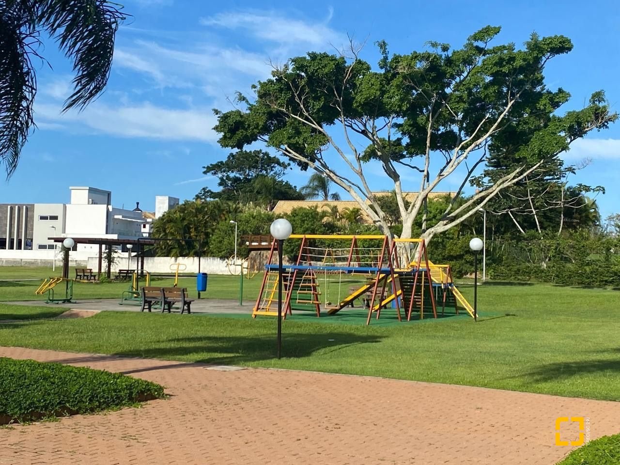 Casa de Condomínio com 360m², 8 quartos (sendo 4 suítes), 4 garagens, no bairro Ingleses em Florianópolis