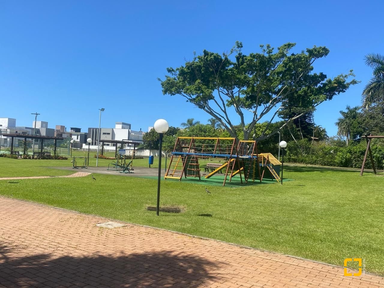 Casa de Condomínio com 360m², 8 quartos (sendo 4 suítes), 4 garagens, no bairro Ingleses em Florianópolis