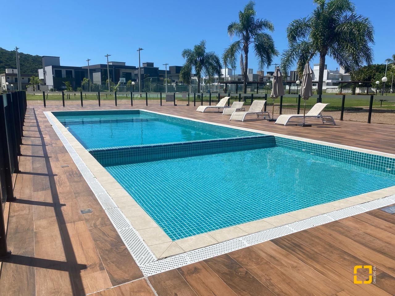 Casa de Condomínio com 360m², 8 quartos (sendo 4 suítes), 4 garagens, no bairro Ingleses em Florianópolis