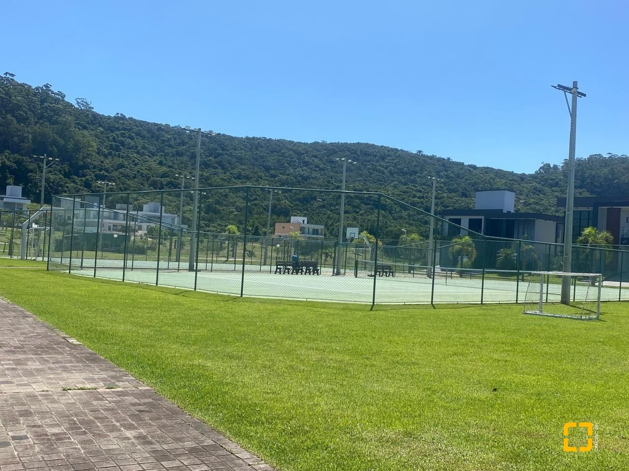 Casa de Condomínio com 360m², 8 quartos (sendo 4 suítes), 4 garagens, no bairro Ingleses em Florianópolis