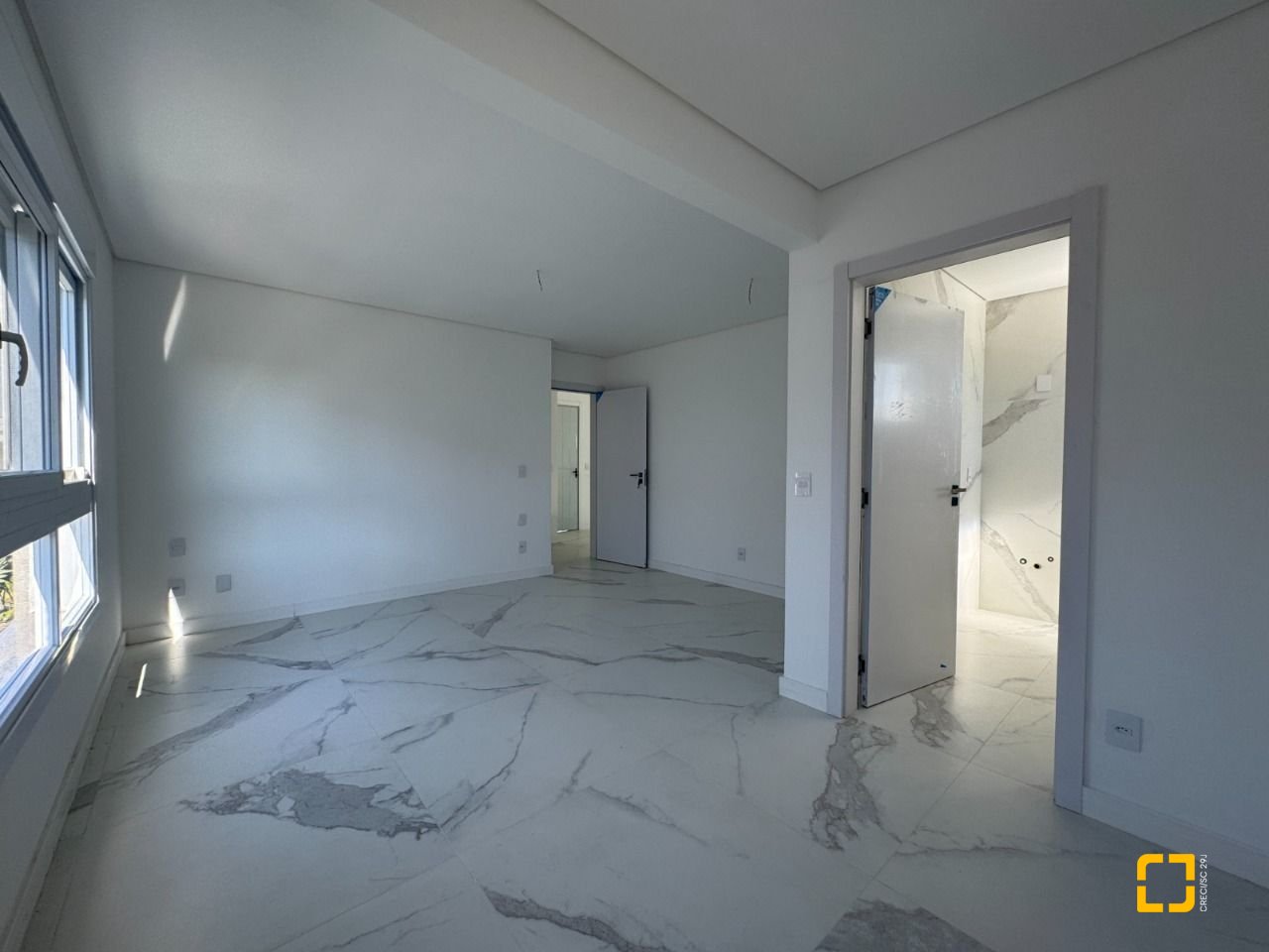 Casa de Condomínio com 360m², 8 quartos (sendo 4 suítes), 4 garagens, no bairro Ingleses em Florianópolis
