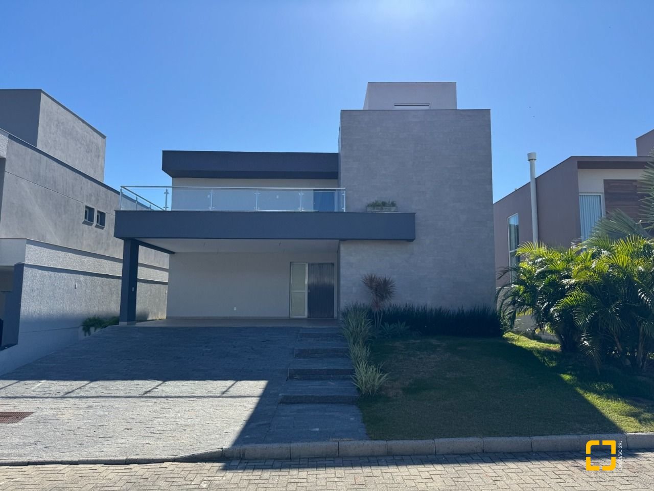 Casa de Condomínio com 360m², 4 quartos (sendo 4 suítes), 4 garagens, no bairro Ingleses em Florianópolis