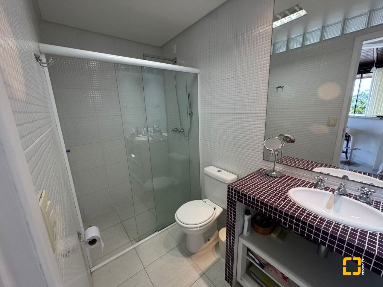 Casa de Condomínio com 192m², 5 quartos (sendo 1 suíte), 2 garagens, no bairro Cachoeira do Bom Jesus em Florianópolis