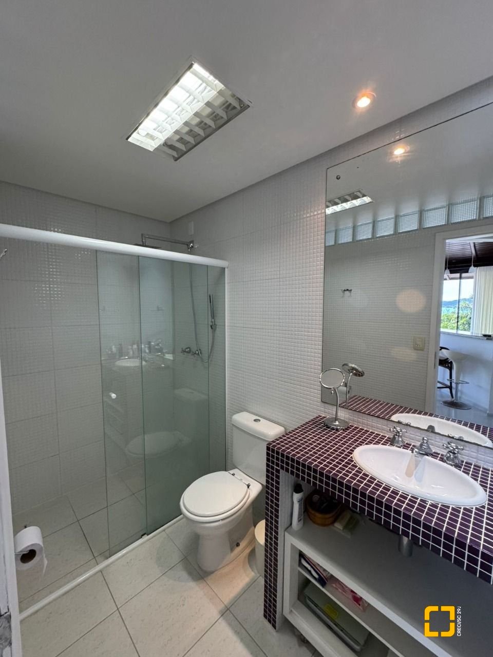 Casa de Condomínio com 192m², 5 quartos (sendo 1 suíte), 2 garagens, no bairro Cachoeira do Bom Jesus em Florianópolis